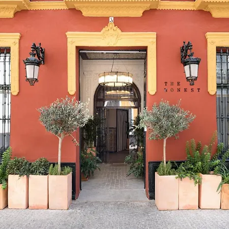 The Honest & Hotel 4*