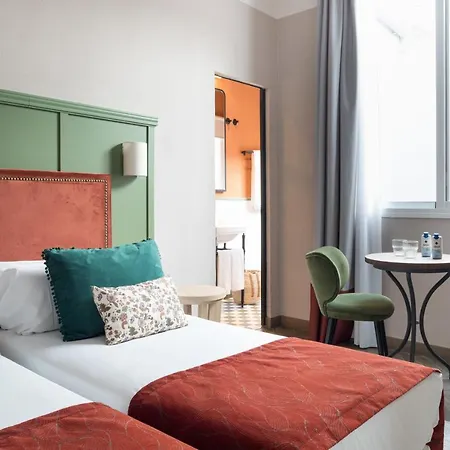 Hotel The Honest & 4*