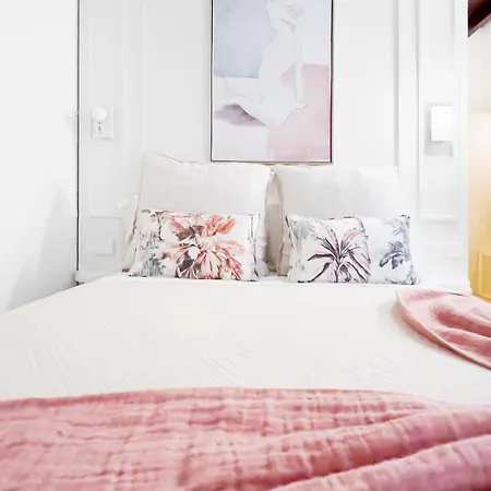 Hotel The Honest & 4*