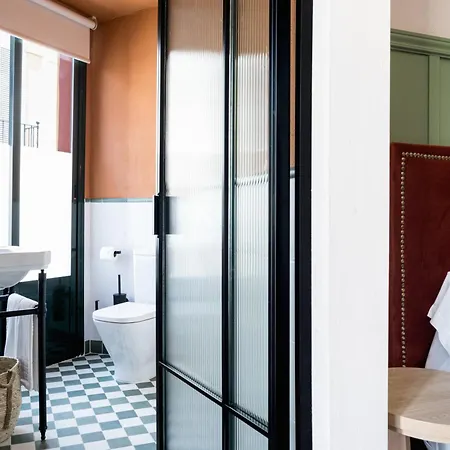 Hotel The Honest & 4*
