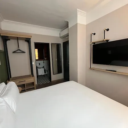 The Honest & Hotel Seville