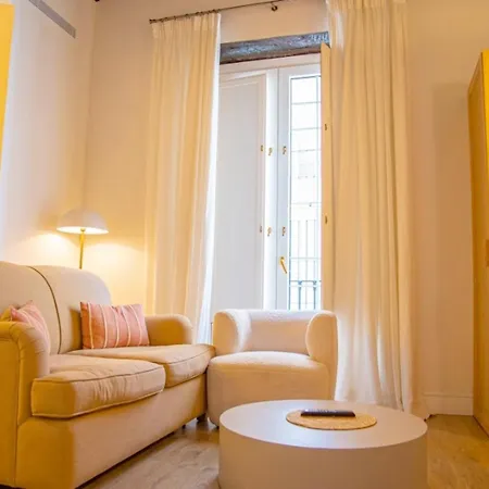 The Honest & 4* Siviglia