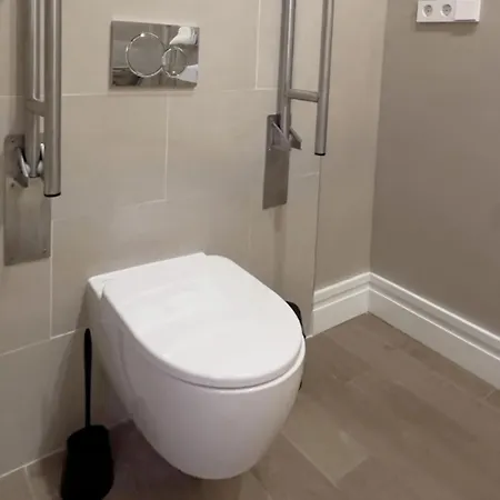 Honest Sevilla 3* 塞维利亚