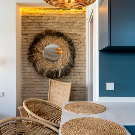 Hotel The Honest & 3*
