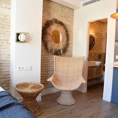 Hotel The Honest & 3*